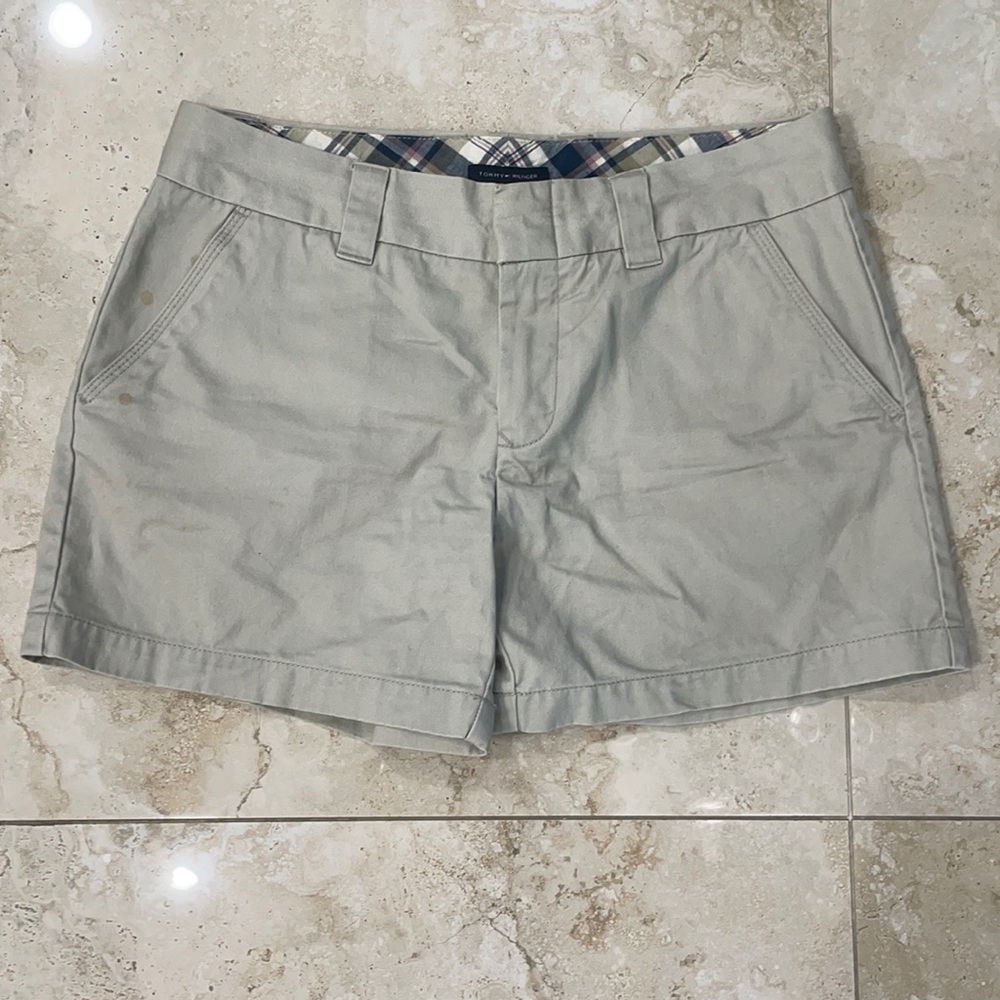 Size 6 khaki Tommy Hilfiger short